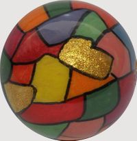 Kugel bunt mit kleinen, geometrischen Fl&auml;chen (Mosaik)